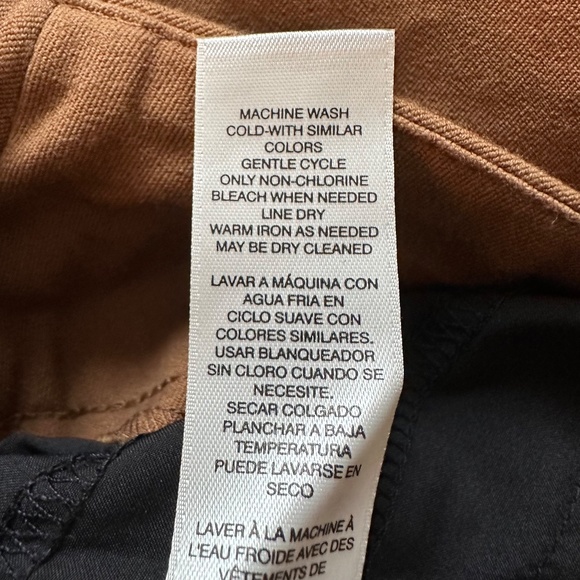 Chico's Pants 1.5 Short US M/10 Short Slimming 4 Way Stretch Pull on Cafe NEW - Picture 13 of 16